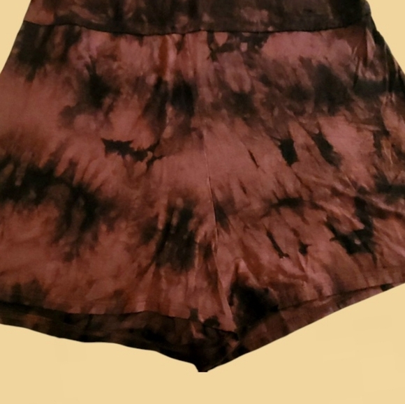 ~ CUTE ~ GINGER G BURGUNDY/BLACK TIE DYE ROMPER SZ. SM - Picture 5 of 6